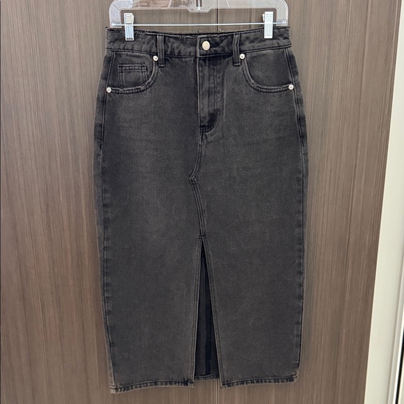 JustFab Dresses & Skirts - JustFab Dark Gray Denim Skirt
